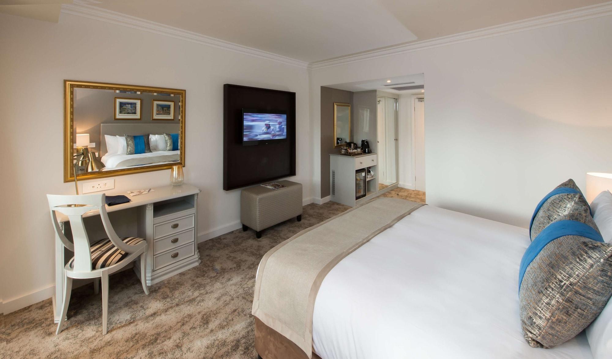Hotel Le Vendome Cape Town Luaran gambar A bedroom at the hotel