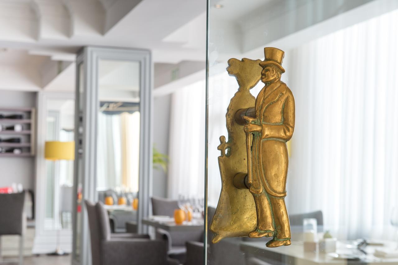 Hotel Le Vendome Cape Town Luaran gambar The door knocker of the hotel