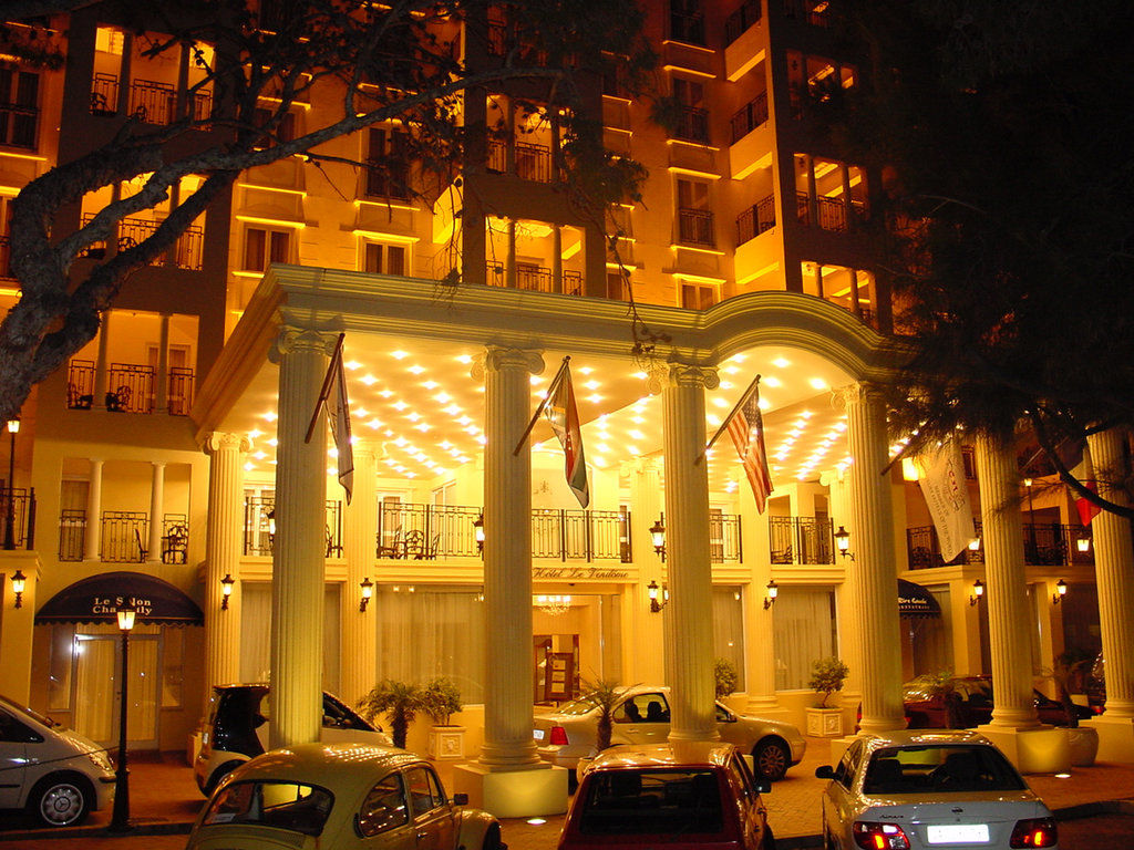 Hotel Le Vendome Cape Town Luaran gambar The E&O 8 at night